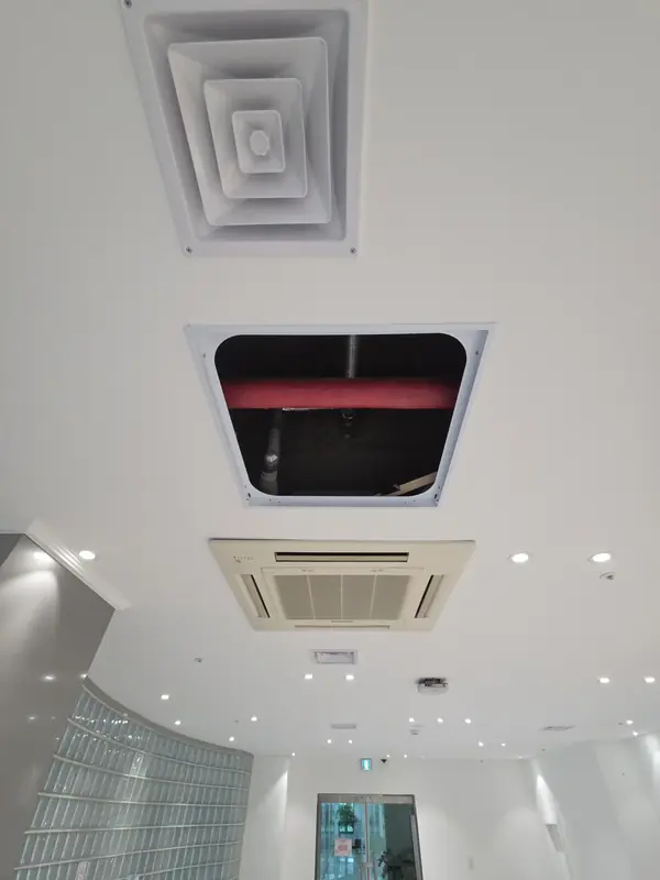수원 일자리센터 PVC 폐쇄형 점검구 시공 - 프레임 설치
