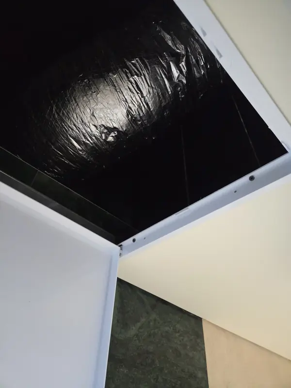 안산 오피스텔 천장 에어컨 점검용 PVC450 점검구 시공 - 뚜껑을 연 모습(점검할 때)