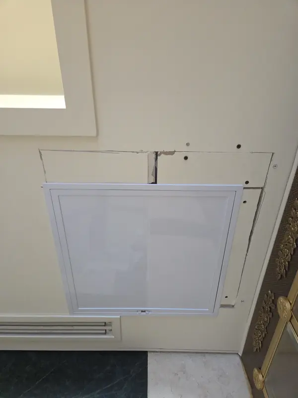 수원 상가 천장 에어컨 배관 점검용 PVC400 점검구 시공 - 프레임 설치