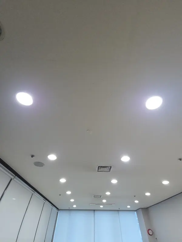 누수 배관 확인용 450×450 폐쇄형 PVC점검구 시공 - 작업 전 천장 상태